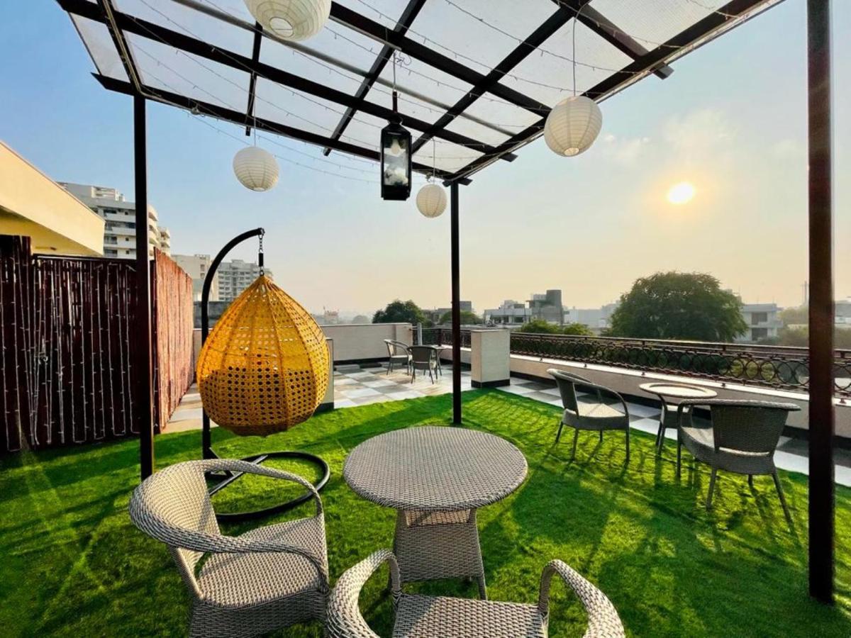 Bluo Studio4 Golf Course Road - Gym, Balcony, Lift Gurgaon Exterior photo
